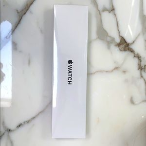 Apple SE 40 mm Gold Aluminum Watch